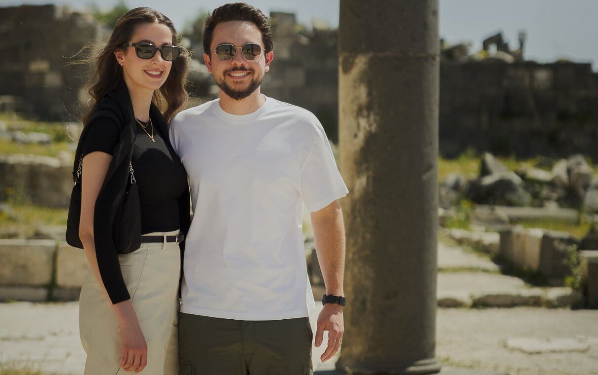 بالأبيض والأسود.. كيف صنعت الأميرة رجوة بصمتها الخاصة في عالم الأناقة؟