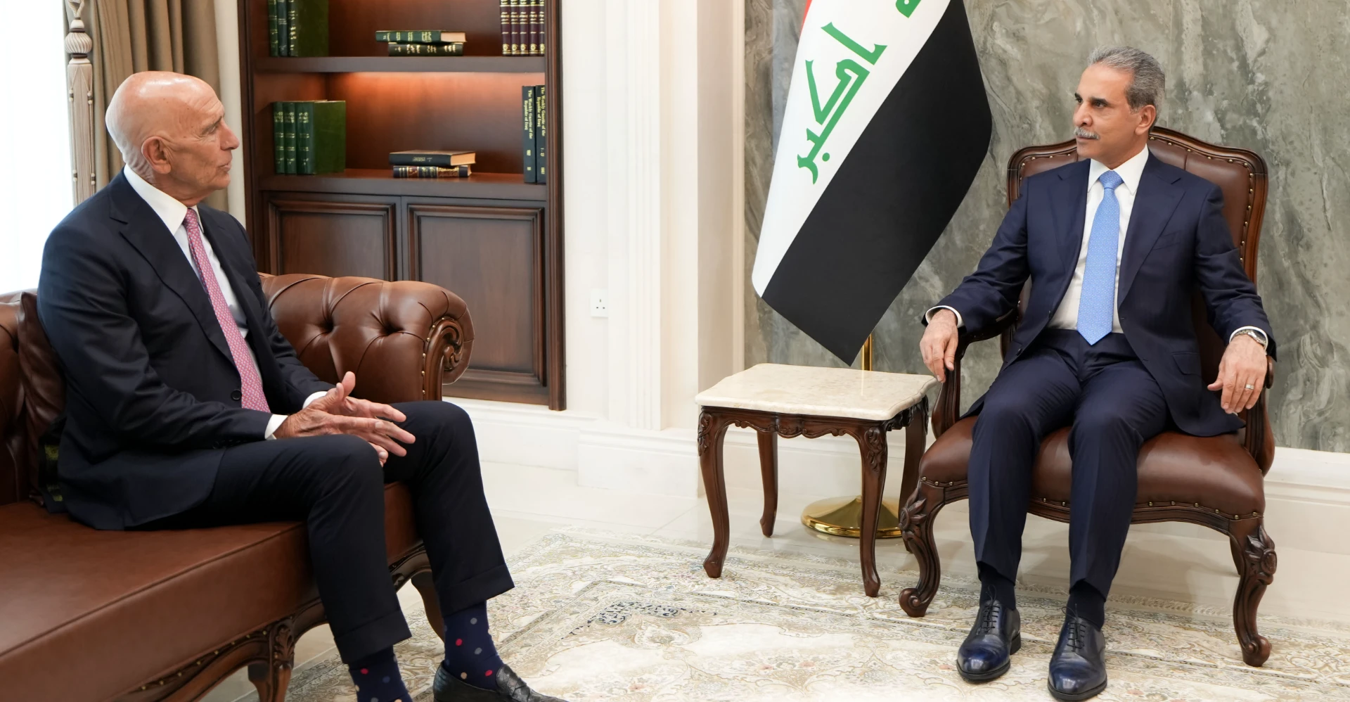باراك في مجلس القضاء.. أسئلة عن ملفات الفساد الكبرى..
المبعوث الأميركي استفسر عن مسار قضية عدنان الجميلي خلال لقائه فائق زيدان