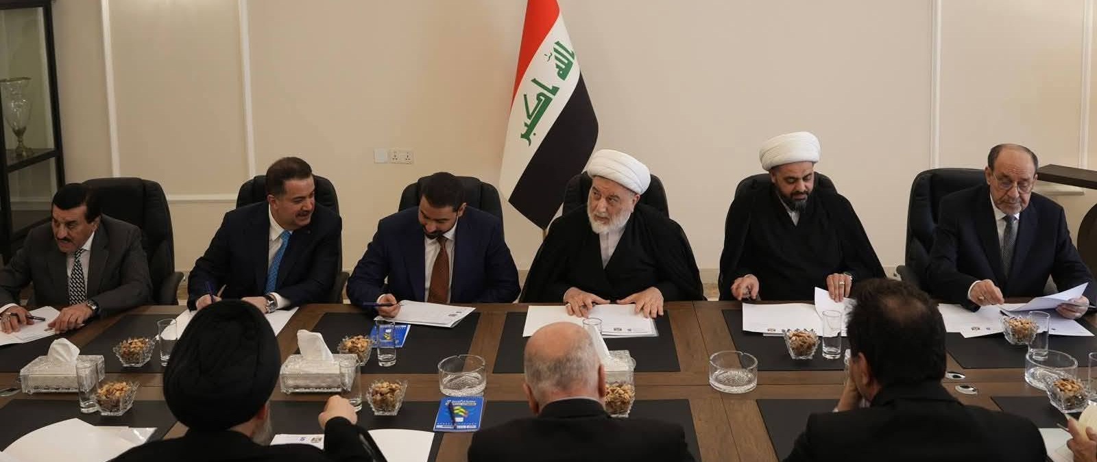 بعد إنذار باراك الأخير.. الإطار يرفع الراية البيضاء للزيدي ويمنحه تفويض حسم الوزارات والسلاح
مصادر سدن: واشنطن تحدثت بلغة غير مسبوقة.. وقيادات الإطار أدركت أن مرحلة المناورة انتهت