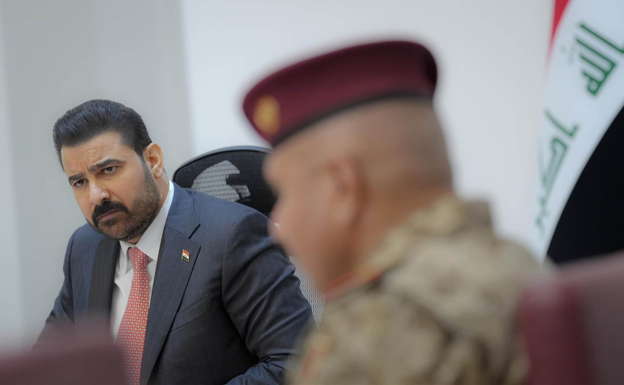 استمع إلى رسائل قاآني وقال لهم "الله كريم"..
الزيدي يرد على وفد العامري بقانون حصر السلاح