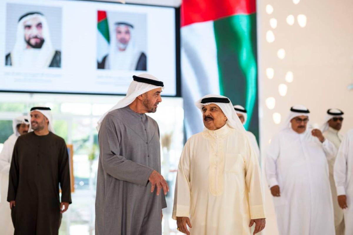 محمد بن زايد وملك البحرين يبحثان تحديات المنطقة.. 
تأكيد على جبهة خليجية أكثر تماسكاً