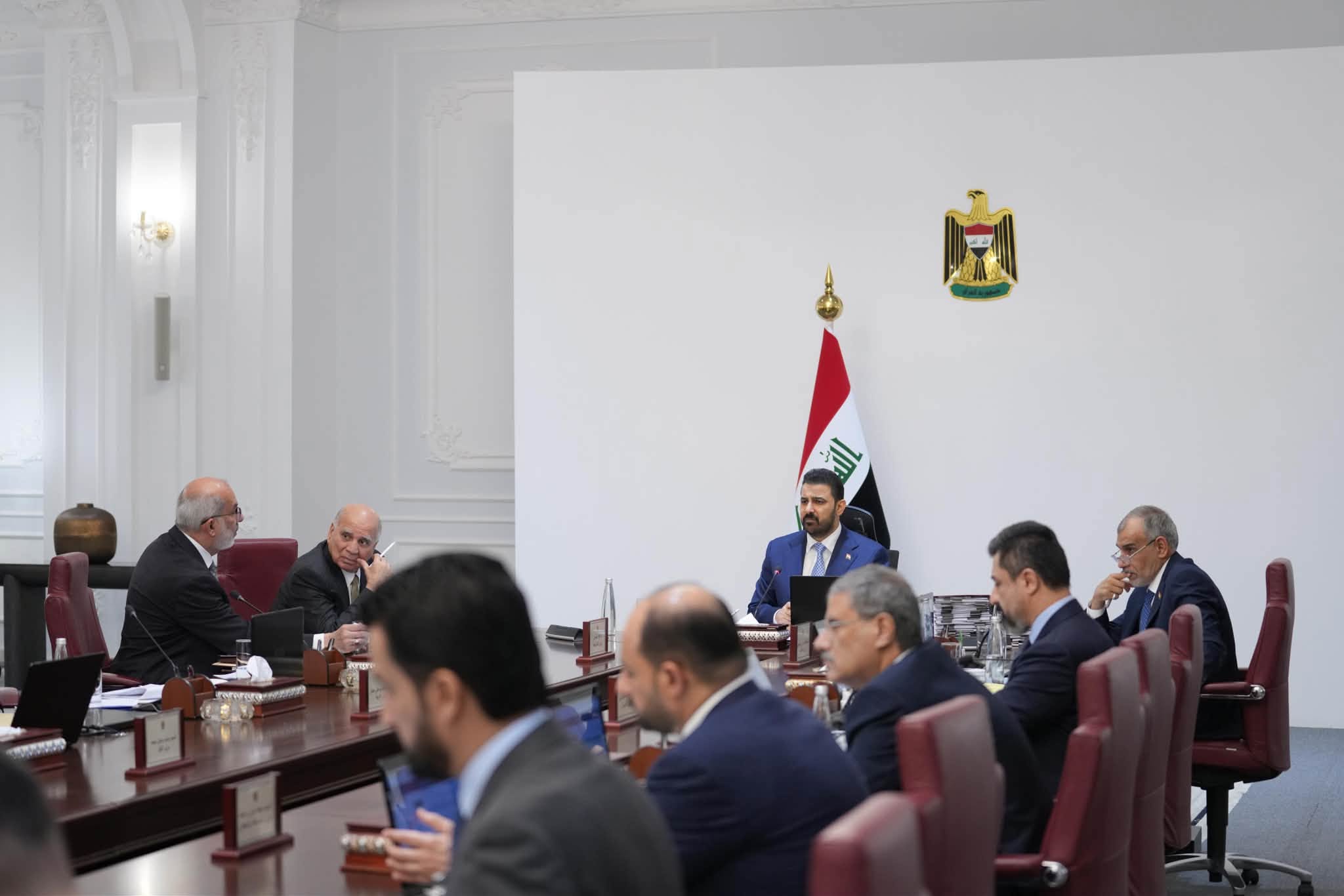 من الجمارك إلى (الدور الخاص)..
حزمة قرارات جديدة لحكومة الزيدي