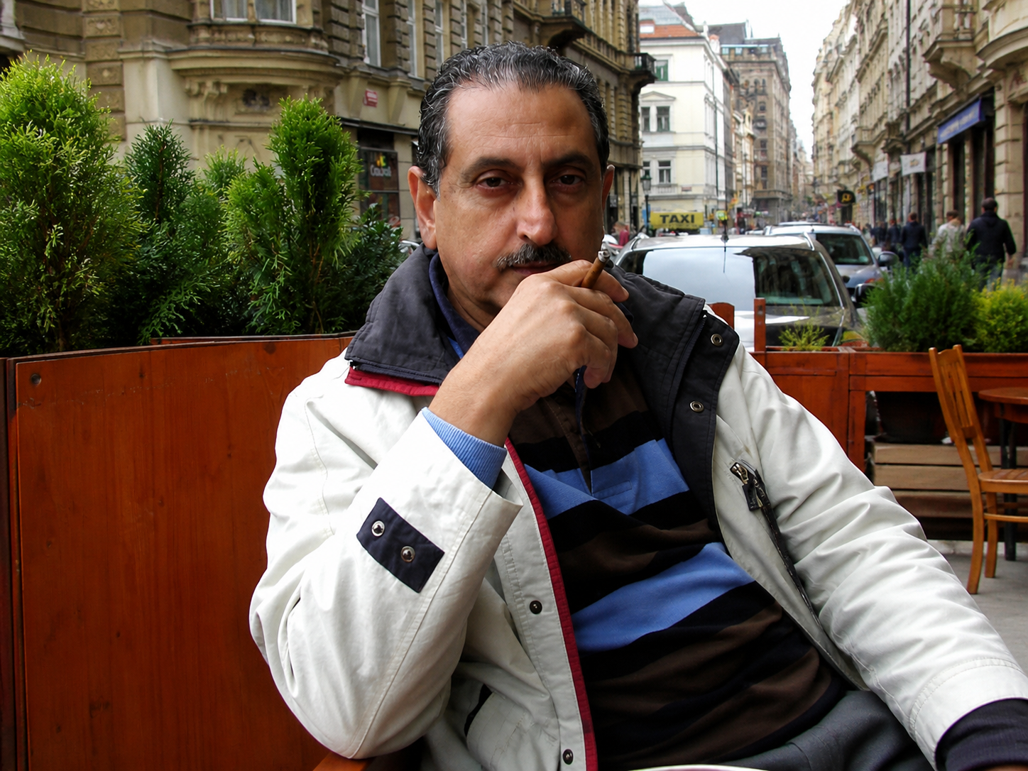 دُرَرٌ وعالمٌ مريض وخنازير
