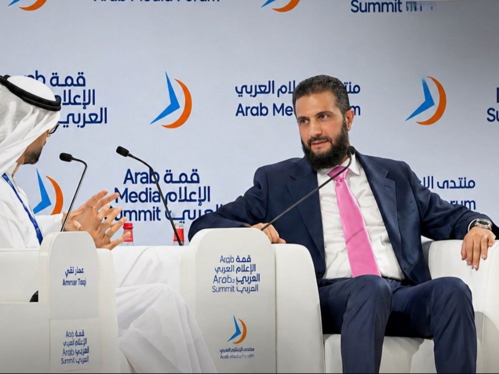الشرع من دبي: إعادة بناء الدولة قبل إعادة بناء الحجر