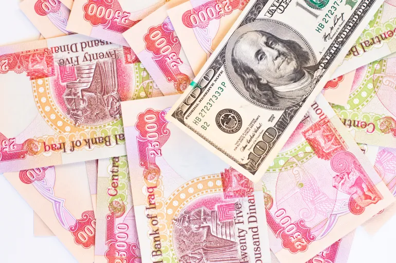 الدولار يخترق 160 ألف دينار في بغداد..
الفجوة مع السعر الرسمي تتسع إلى مستوى مقلق