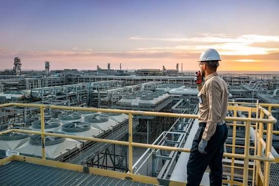 السعودية توقف شحنات نفط مقررة لعملاء أوروبيين في أكتوبر