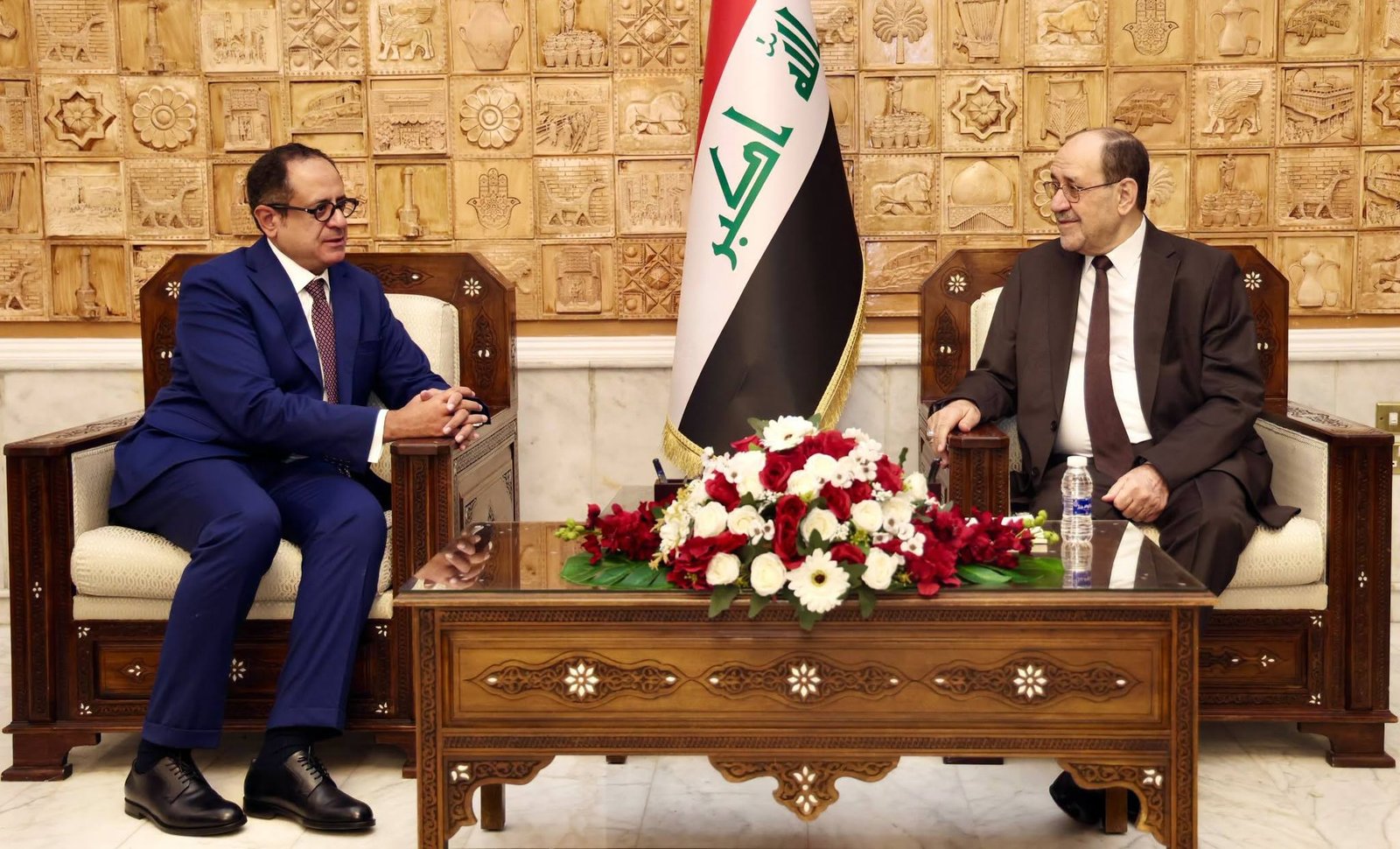 المالكي يرتدي عباءة الوسطية أمام السفراء..
ويسوق نفسه من بوابة العرب والغرب