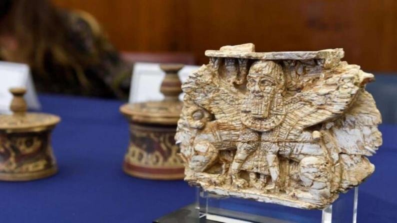 العراق يستعيد 80 قطعة أثرية مهربة من الولايات المتحدة