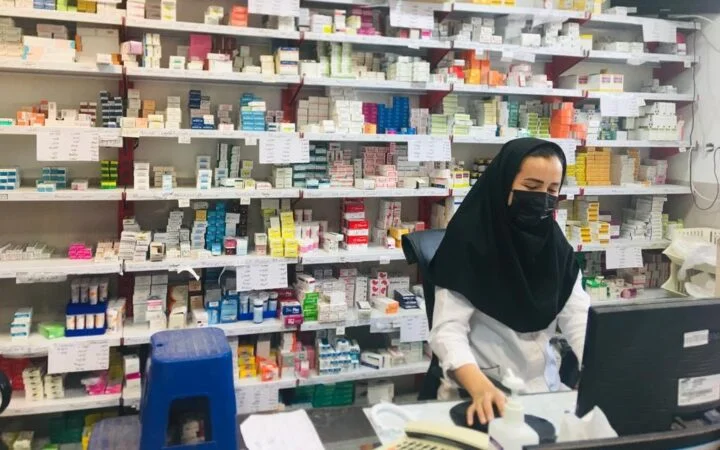 أزمة الدواء تضرب الإيرانيين..
أسعار تقفز ستة أضعاف ومصانع متضررة والحصار يخنق المواد الخام
