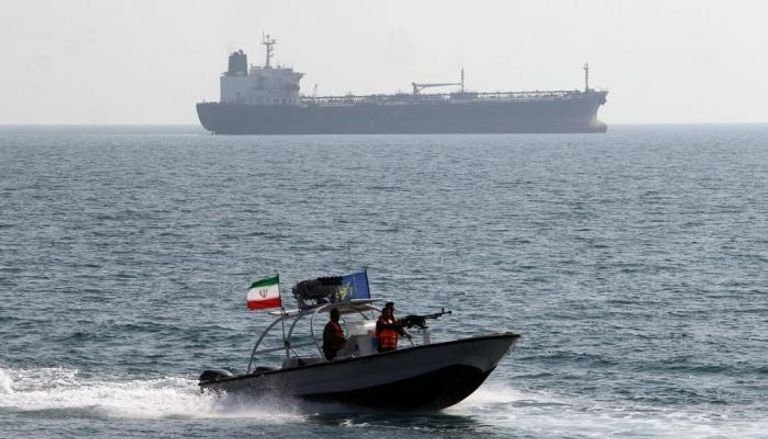 إيران توسع استهداف الناقلات خارج هرمز..
(فايننشال تايمز) ترصد تهديداً جديداً في الخليج