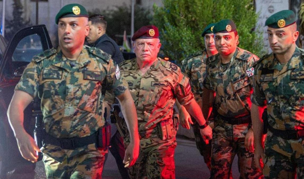 حصيلة فاجعة الكرك ترتفع إلى تسعة قتلى..
والعاهل الاردني يأمر بمراجعة أمنية شاملة وملاحقة مبرري الإرهاب