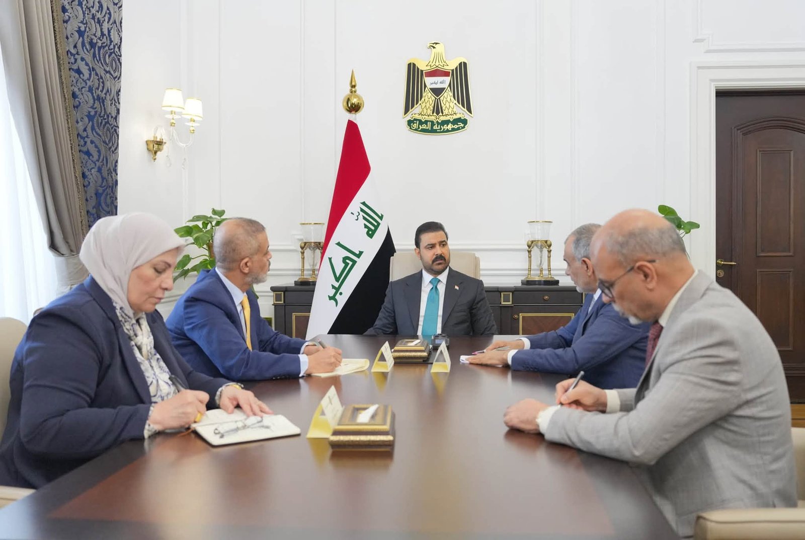 الزيدي يوجّه بتثبيت المتعاقدين واستحداث 120 ألف فرصة عمل..
موازنة 2027 أمام اختبار التمويل