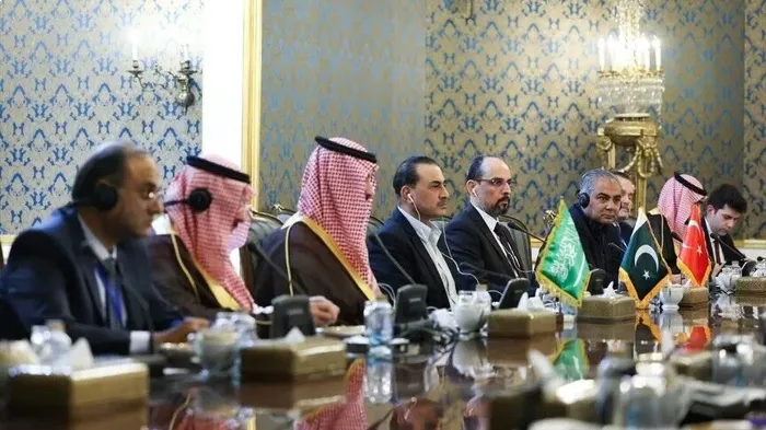 السعودية وإيران وتركيا وباكستان تتفق على مواصلة الحوار لتجنب تصعيد إقليمي أوسع