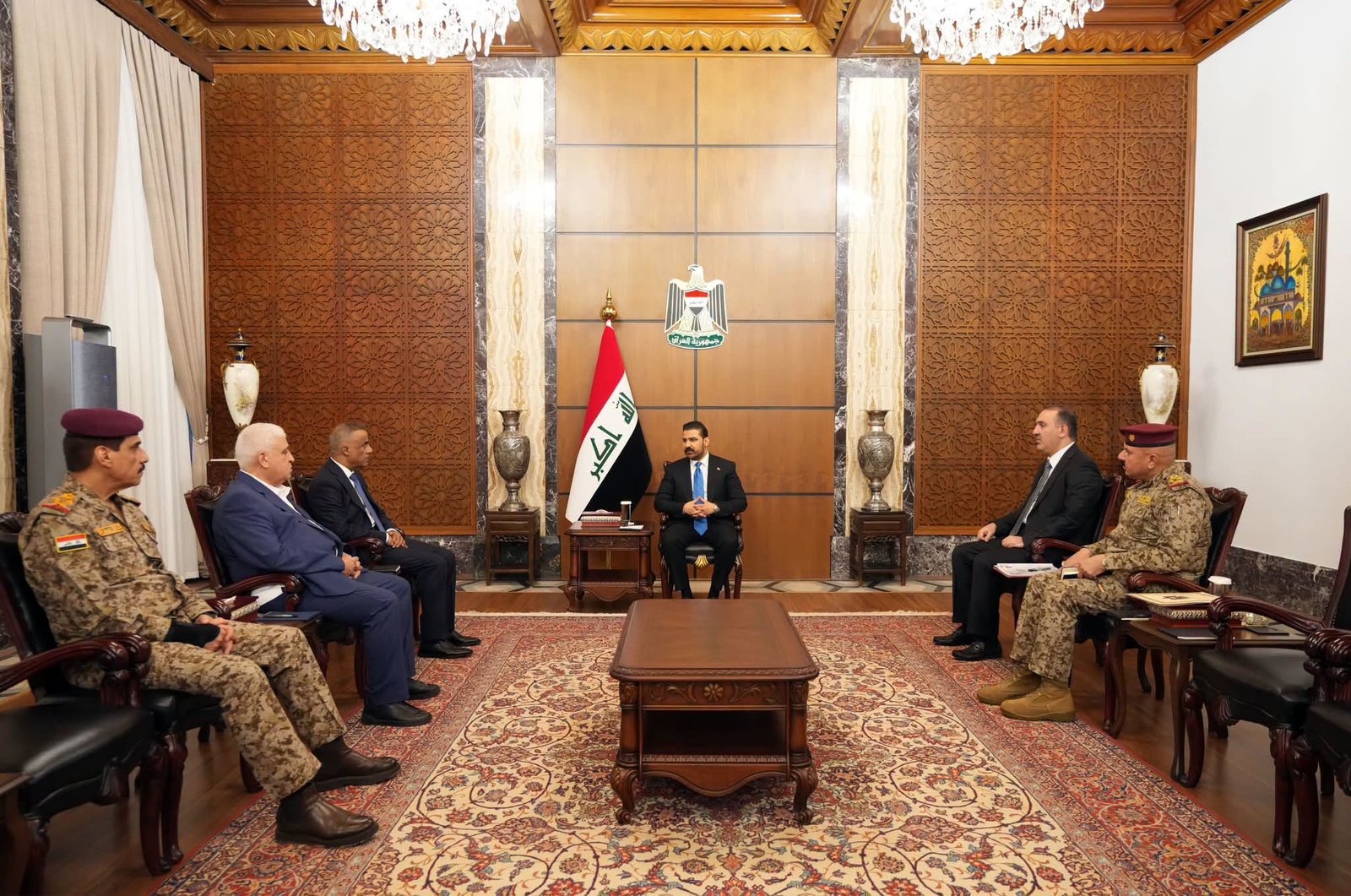 الزيدي يترأس اجتماعاً أمنياً في ظل تحذيرات خامنئي من مواجهة جديدة وتلويح بتوسيع نطاق الأهداف